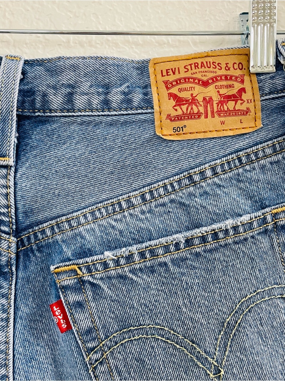 Levis WomensPremium 501 High Rise Medium Wash Cut Off Shorts | Size 27 - Picture 4 of 5